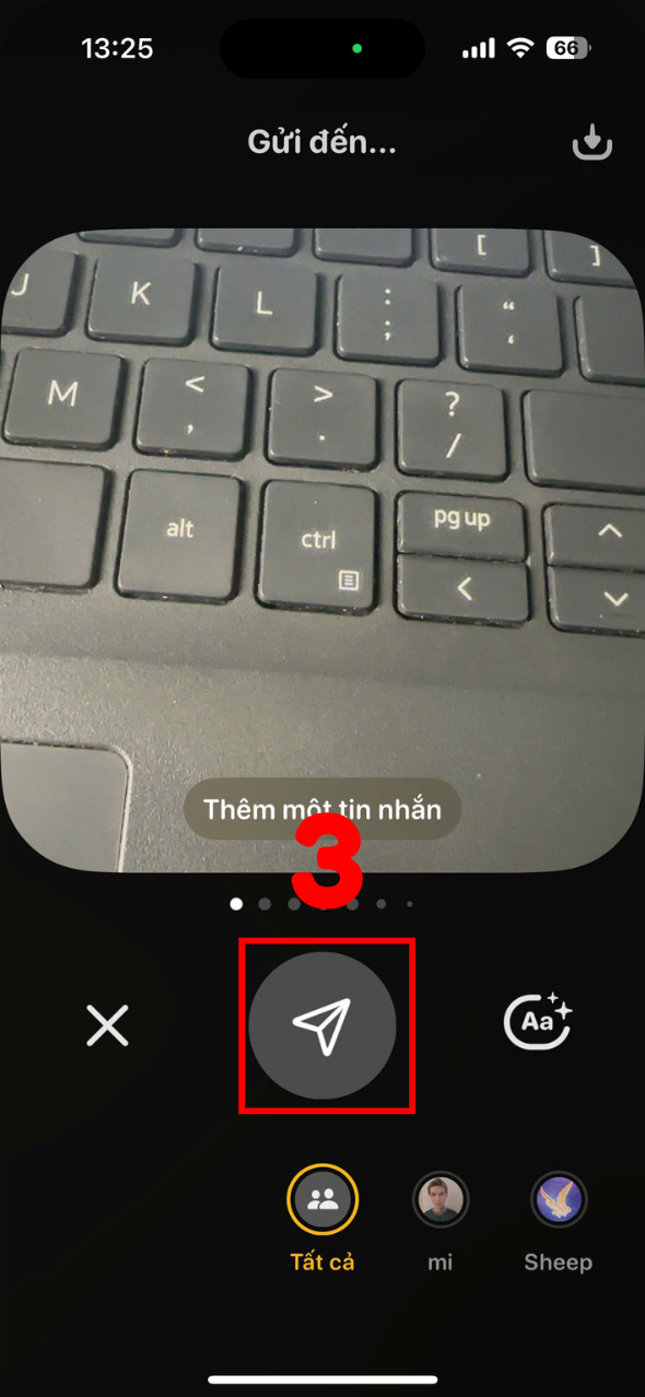 Ấn biểu tượng máy bay giấy để gửi